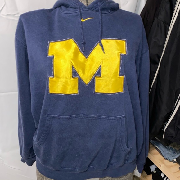 UMich Team Nike hoodie - Picture 4 of 7